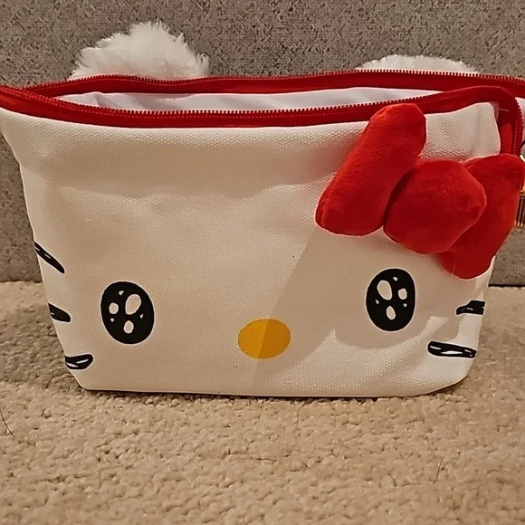 Hello Kitty Pouch - Picture 7 of 7